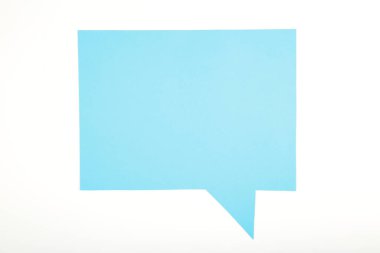 Beyaz arka planda izole edilmiş mavi kağıt konuşma baloncukları. Üst görünüm