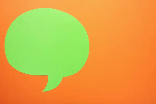 Green Paper Speech Bubble Orange Background Top View — Stock Photo, Image