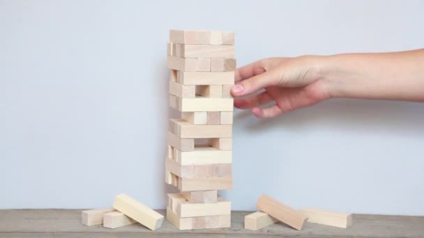 Riesgos Negocio Ladrillo Madera Cae Sobre Mesa Torre Cae Vídeo — Vídeos de Stock