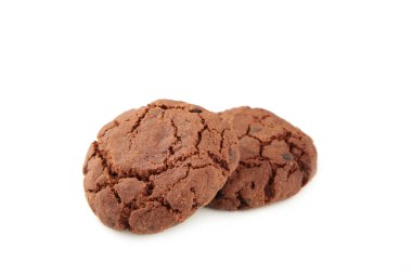 Beyaz üzerine izole edilmiş çikolatalı kurabiyeler. Üst görünüm