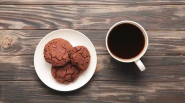 Bir fincan kahve içip, choolate kurabiyesi yemek..