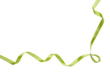 Kırpma yolu olan beyaz arkaplanda yeşil kurdele. Üst görünüm