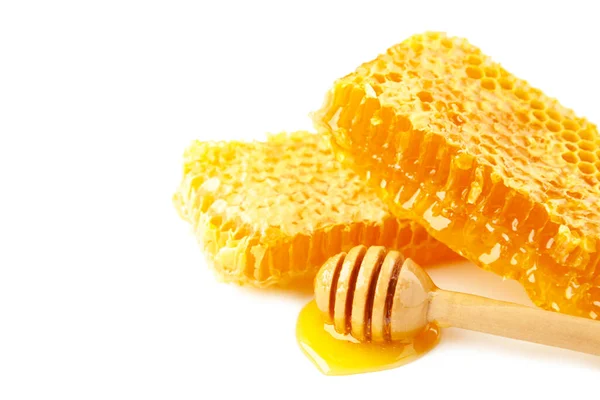 甜蜂窝分离于白色背景下 蜂蜜产品采用有机天然成份概念 — 图库照片