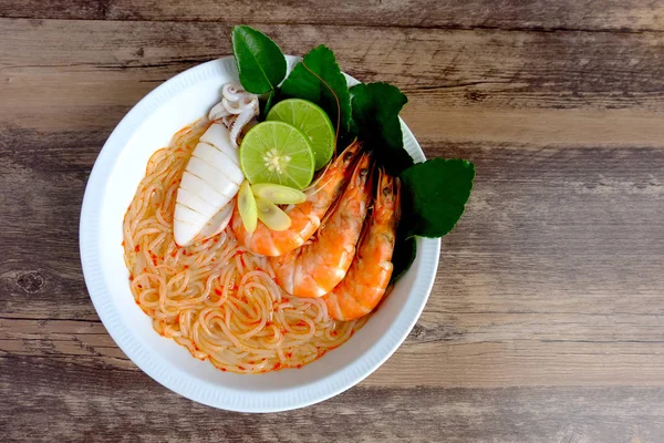 Seafood vietnamese noodle soup on wood background — Stock Photo, Image