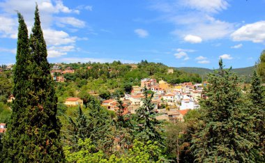 Girona. Yaz aylarında şehir manzaraları