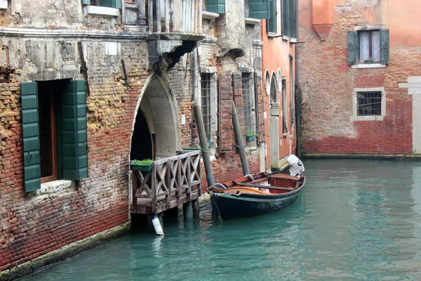 Canal Venise Bâtiments Anciens Ponts Bateaux Reflets Dans Eau — Photo