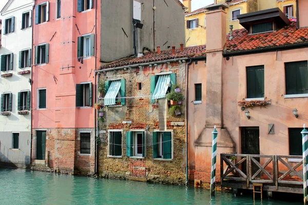 Canal Venecia Edificios Antiguos Puentes Barcos Reflejos Agua — Foto de Stock