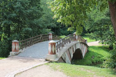 Parktaki köprü