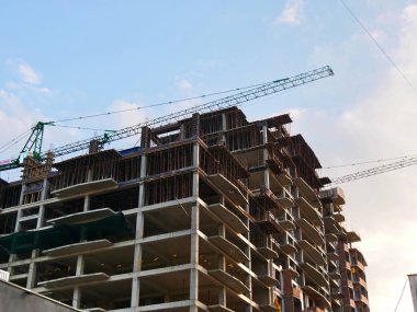 Beton bina yapım aşamasında. İnşaat alanı.