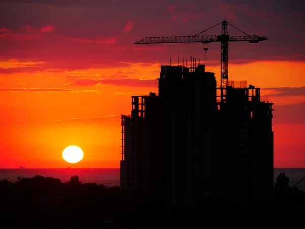 Local Construção Industrial Pôr Sol Com Guindaste Bloco Escritório Apartamento — Fotografia de Stock