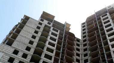 Beton bina yapım aşamasında. İnşaat alanı.