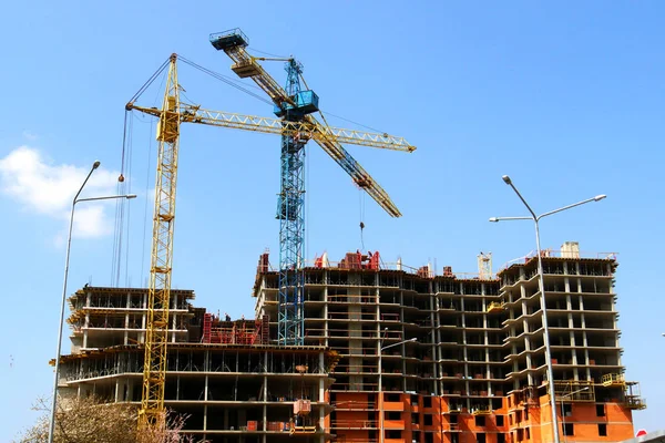 İnşaat site arka plan. İki Vinçler building yakınındaki. Beton