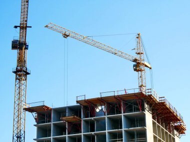 İnşaat arka plan. Gök ba vinçler ile şantiye