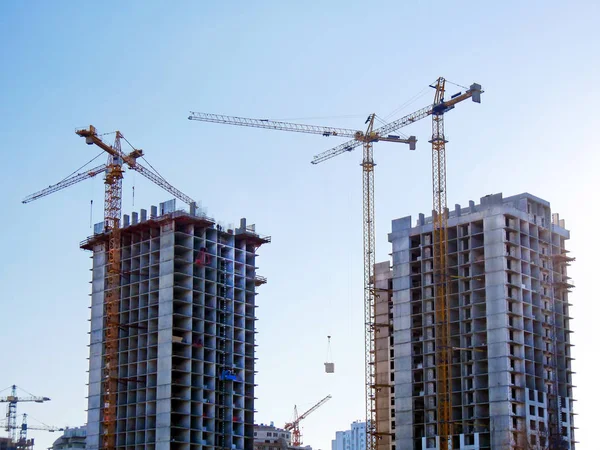 Hochhausbau. Hintergrund der Baustelle. Kraniche — Stockfoto