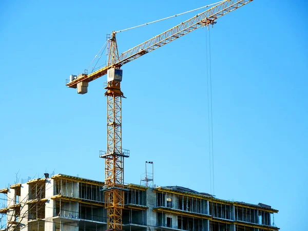 Crane near building. Building under construction. Construction s — Stock Photo, Image