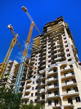 İki Vinçler building yakınındaki. Bina inşaat altında beton.