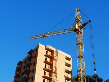 Vinç. Kendi kendine ereksiyon vinç inşaat site üzerinden. Bu vinç