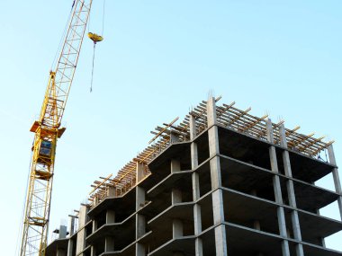 Beton bina yapım aşamasında. İnşaat alanı.