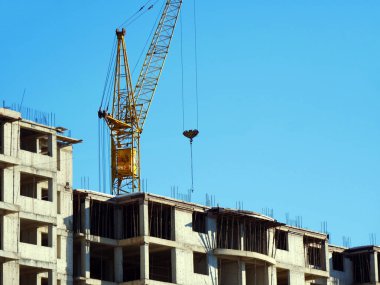 Vinç. Kendi kendine ereksiyon vinç inşaat site üzerinden. Bu vinç