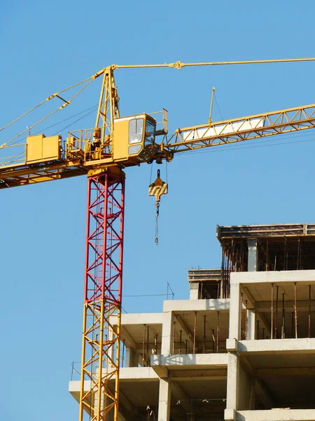 Hoisting crane and building activity.Construction site. Construc — Stock Photo, Image