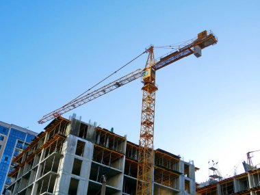İnşaat alanı. Yüksek yüksekliğindeki çok katlı binalar