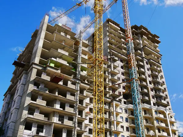 Construction site. High-rise multi-storey buildings under constr — Stock Photo, Image