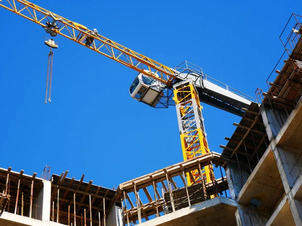 Vinç. Kendi kendine ereksiyon vinç inşaat site üzerinden. Bu vinç