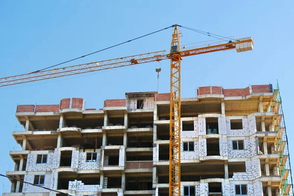 Kranich Selbstaufstellkran Der Nähe Von Betongebäuden Baustelle — Stockfoto