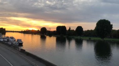 Heidelberg Neckar Riverside, Heidelberg, Almanya 'da Günbatımının Zamanı