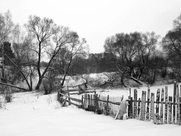 Country Fence Winter Fence Consists Different Parts Looks Weak Defenses — Stock Photo, Image