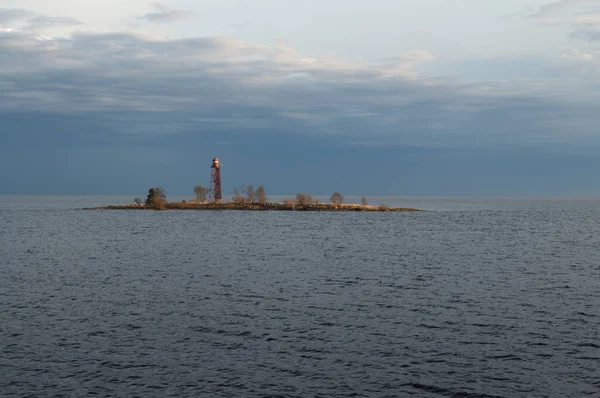 Kleiner Leuchtturm Ist Ein Leuchtturm Auf Einer Kleinen Insel See — Stockfoto