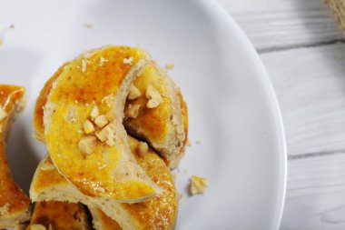 Fıstık kurabiyesi ya da kue kacang, fıstıktan yapılan tatlı bir aperatif. Endonezya 'nın ünlü atıştırmalıklarından biri..