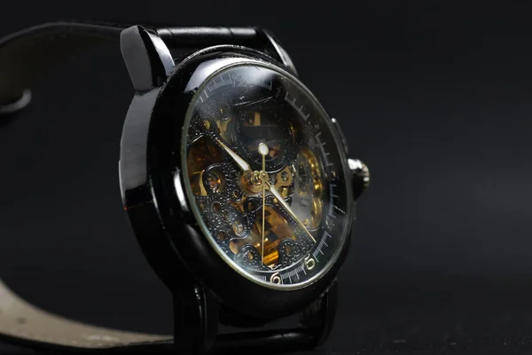 Orologio Polso Automatico Nero Carica Automatica Con Quadrante Sekeleton Trasparente — Foto Stock