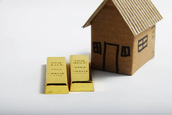 Brązowa Kartonowa Miniatura Domowa 999 Sztabek Złota Białym Izolowanym Tle — Zdjęcie stockowe