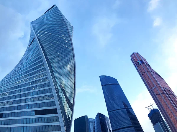 Evrim kule, bir sarmal mimari tarzı-, Federasyon kuleleri ve Mercury City Tower dinamik bileşimi ile: modern-akıllı teknoloji bak binalar ve fütüristik stil gökdelenler - Moskova Uluslararası iş merkezi - Rusya