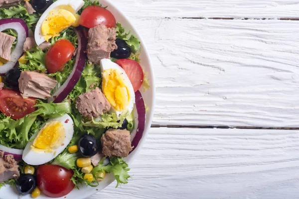 Salada Atum Com Tomate Azeitonas Ovos Cebola — Fotografia de Stock