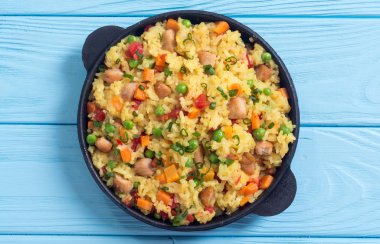 Bezelye, havuç, domates ve Tavuk Risotto