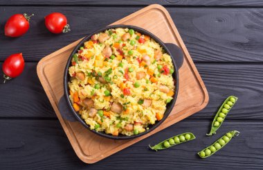 Bezelye, havuç, domates ve Tavuk Risotto