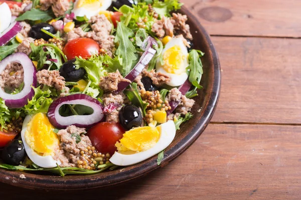 Salada Atum Com Tomate Azeitonas Ovos Cebola — Fotografia de Stock