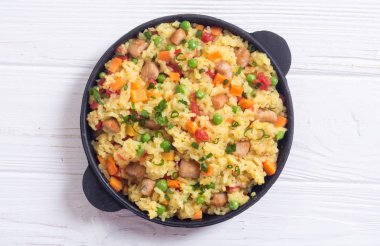 Bezelye, havuç, domates ve Tavuk Risotto