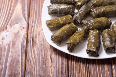 Dolma üzüm Vines pirinç, et ve baharatlar ile gelen