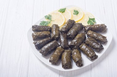 Dolma üzüm Vines pirinç, et ve baharatlar ile gelen
