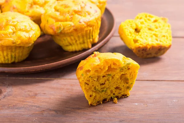 Zelfgemaakte Gebakken Muffins Met Kaas Eieren Voedsel Achtergrond — Stockfoto