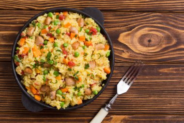 Bezelye, havuç, domates ve Tavuk Risotto