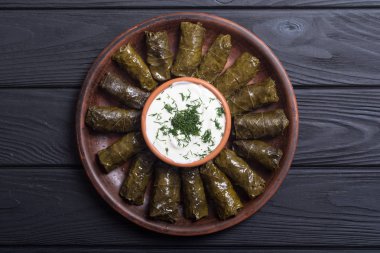 Dolma üzüm Vines pirinç, et ve baharatlar ile gelen