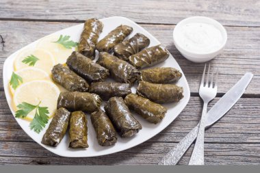 Dolma üzüm Vines pirinç, et ve baharatlar ile gelen
