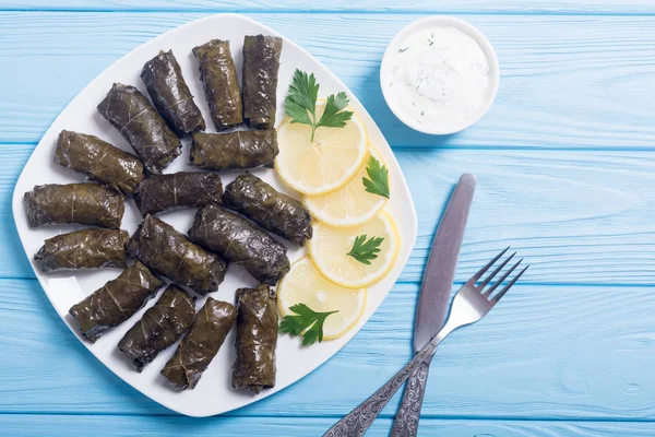 Dolma üzüm Vines pirinç, et ve baharatlar ile gelen