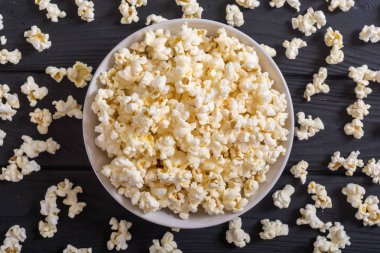 Kase patlamış mısır snack. Pop corn wath sinema için hazır