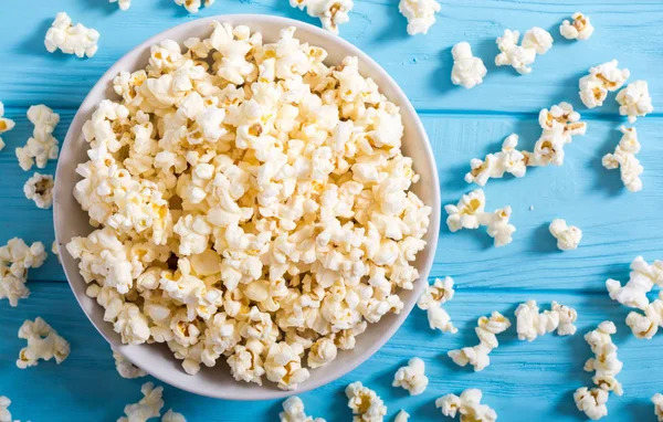 Kase patlamış mısır snack. Pop corn wath sinema için hazır