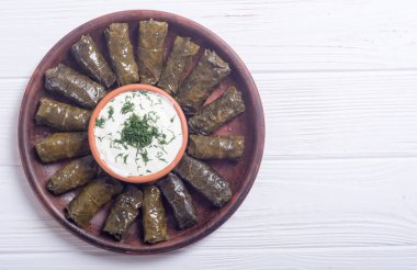 Dolma üzüm Vines pirinç, et ve baharatlar ile gelen